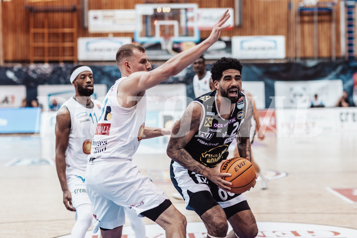Basketball, Basketball Superliga 2023/24 , VF 4, Oberwart Gunners, Gmunden Swans, Derrek Brooks (11), Edi Patekar (9), Patrick Emilien (15)