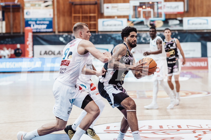 Basketball, Basketball Superliga 2023/24 , VF 4, Oberwart Gunners, Gmunden Swans, Edi Patekar (9), Patrick Emilien (15)