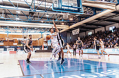 Basketball, Basketball Superliga 2023/24 , VF 4, Oberwart Gunners, Gmunden Swans, Toni Blazan (10), Jonathan Knessl (12), Patrick Emilien (15)