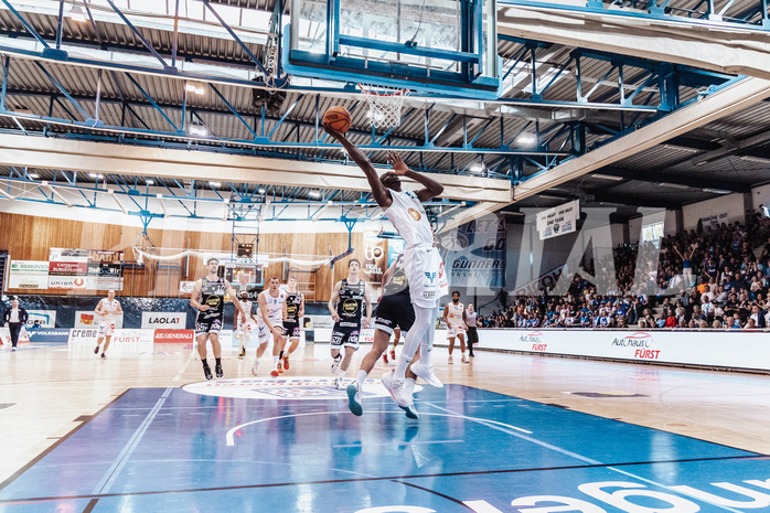 Basketball, Basketball Superliga 2023/24 , VF 4, Oberwart Gunners, Gmunden Swans, Shaquille Rombley (5)