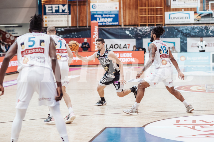 Basketball, Basketball Superliga 2023/24 , VF 4, Oberwart Gunners, Gmunden Swans, Toni Blazan (10), Kris Monroe (13)