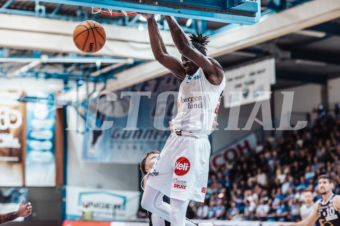 Basketball, Basketball Superliga 2023/24 , VF 4, Oberwart Gunners, Gmunden Swans, Shaquille Rombley (5)