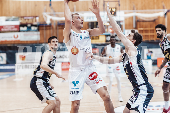 Basketball, Basketball Superliga 2023/24 , VF 4, Oberwart Gunners, Gmunden Swans, Toni Blazan (10), Edi Patekar (9), Lukas Schartmueller (11)