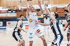 Basketball, Basketball Superliga 2023/24 , VF 4, Oberwart Gunners, Gmunden Swans, Toni Blazan (10), Edi Patekar (9), Lukas Schartmueller (11)