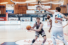 Basketball, Basketball Superliga 2023/24 , VF 4, Oberwart Gunners, Gmunden Swans, Benedikt Guettl (7), Derrek Brooks (11), Daniel Koeppel (14)