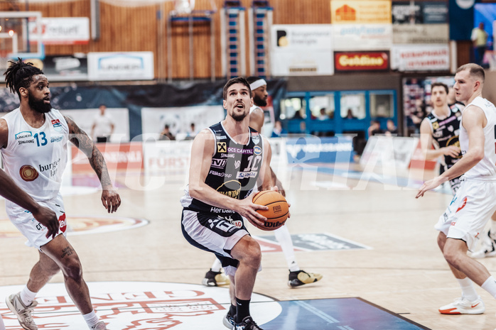 Basketball, Basketball Superliga 2023/24 , VF 4, Oberwart Gunners, Gmunden Swans, Kris Monroe (13), Toni Blazan (10)