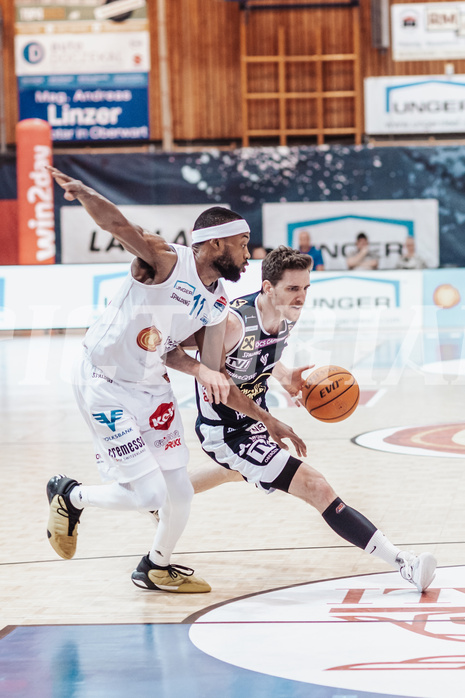 Basketball, Basketball Superliga 2023/24 , VF 4, Oberwart Gunners, Gmunden Swans, Derrek Brooks (11), Benedikt Guettl (7)