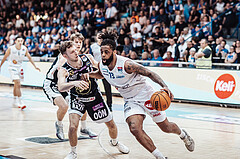Basketball, Basketball Superliga 2023/24 , VF 4, Oberwart Gunners, Gmunden Swans, Lukas Schartmueller (11), Kris Monroe (13)