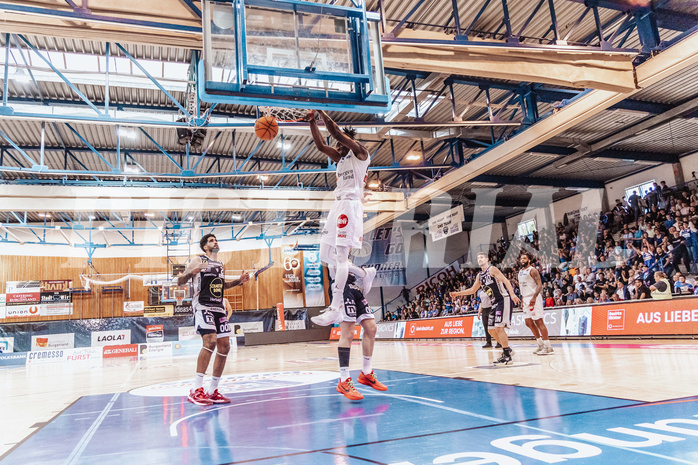 Basketball, Basketball Superliga 2023/24 , VF 4, Oberwart Gunners, Gmunden Swans, Trey Moses (24), Orri Gunnarsson (29), Shaquille Rombley (5)