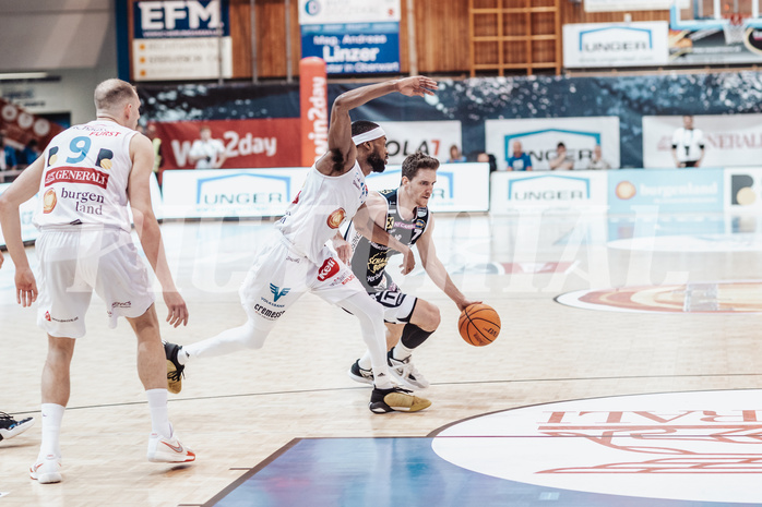 Basketball, Basketball Superliga 2023/24 , VF 4, Oberwart Gunners, Gmunden Swans, Derrek Brooks (11), Benedikt Guettl (7)