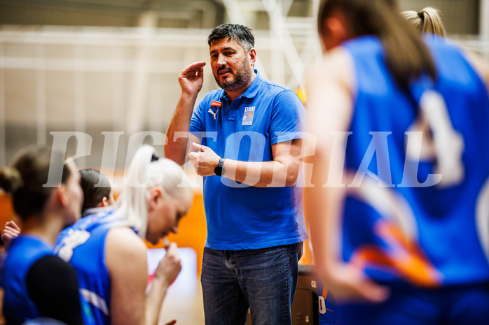 Basketball, Win2Day Basketball Damen Superliga 2024/25, Supercup 5. Runde, Vienna Timberwolves, DBB Wels, Damir Kuranovic (Head Coach)
