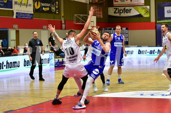Basketball Superliga 2020/21, Grunddurchgang 13. Runde Flyers Wels vs. Oberwart, Aleksandar Andjelkovic (10), Ignaz Fiodorovas. (5), Renato Poljak (16), Davor Lamesic (7),
