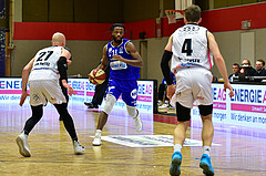 Basketball Superliga 2020/21, Grunddurchgang 13. Runde Flyers Wels vs. Oberwart, Christian Von Fintel (27), Quincy Diggs (13), Jan Raszdevsek (4),
