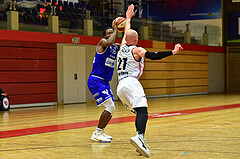 Basketball Superliga 2020/21, Grunddurchgang 13. Runde Flyers Wels vs. Oberwart, Quincy Diggs (13), Christian Von Fintel (27),
