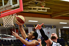 Basketball Superliga 2020/21, Grunddurchgang 13. Runde Flyers Wels vs. Oberwart, Lawrence Alexander (04), Aleksandar Andjelkovic (10), Christian Von Fintel (27),