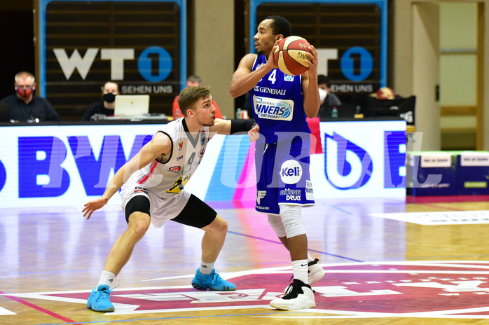 Basketball Superliga 2020/21, Grunddurchgang 13. Runde Flyers Wels vs. Oberwart, Jan Raszdevsek (4), Lawrence Alexander (04),
