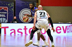 Basketball Superliga 2020/21, Grunddurchgang 13. Runde Flyers Wels vs. Oberwart, Quincy Diggs (13), Christian Von Fintel (27),
