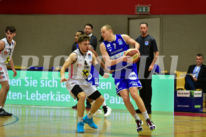 Basketball Superliga 2020/21, Grunddurchgang 13. Runde Flyers Wels vs. Oberwart, Jan Raszdevsek (4), Sebastian Käferle (7),
