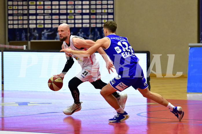 Basketball Superliga 2020/21, Grunddurchgang 13. Runde Flyers Wels vs. Oberwart, Christian Von Fintel (27), Jonathan Knessl (12),
