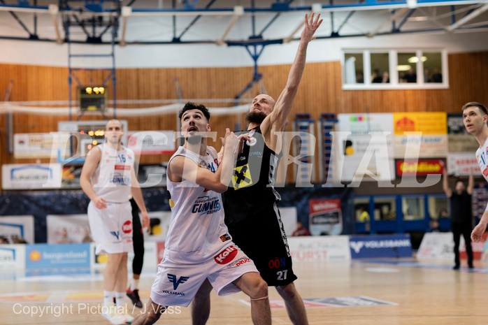 Basketball, win2day Basketball Superliga 2022/23, Grunddurchgang Runde 17, Oberwart Gunners, Flyers Wels, Derek Hanes (14), Christian von Fintel (27)