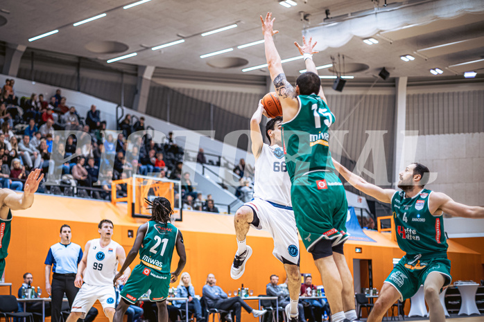 Basketball, Win2Day Superliga 2022/23, Grunddurchgang 17.Runde, Vienna Timberwolves, Kapfenberg Bulls, Paul Rotter (66)