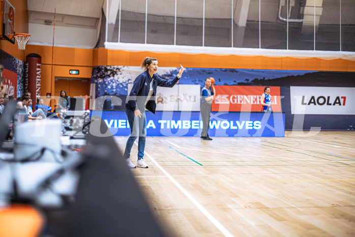 Basketball, Win2Day Basketball Damen Superliga 2022/23, Grunddurchgang 11.Runde, Vienna Timberwolves, UBSC-DBBC Graz, Beata Renertov (Headcoach)