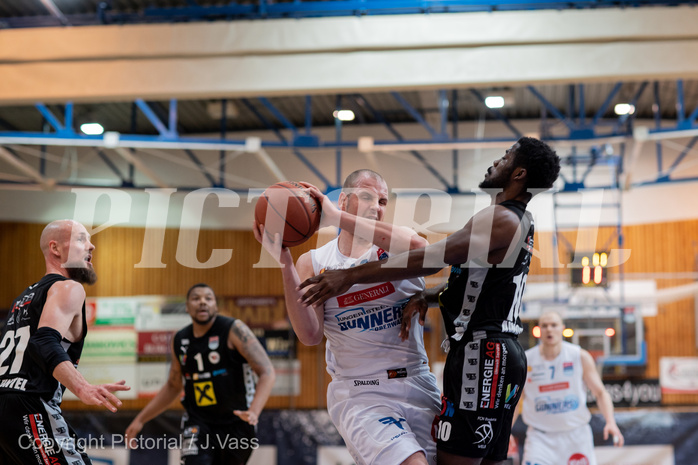 Basketball, win2day Basketball Superliga 2022/23, Grunddurchgang Runde 17, Oberwart Gunners, Flyers Wels, Renato Poljak (16), Austen Awosika (10)