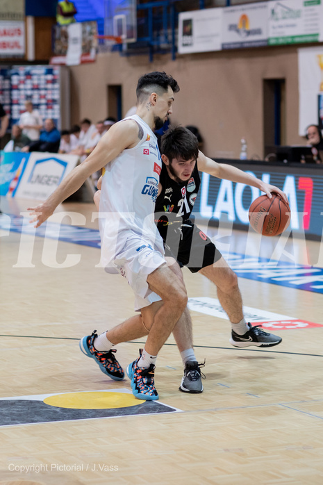 Basketball, win2day Basketball Superliga 2022/23, Grunddurchgang Runde 17, Oberwart Gunners, Flyers Wels, Derek Hanes (14), Elvir Jakupovic (21)