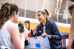 Basketball, Win2Day Basketball Damen Superliga 2022/23, Grunddurchgang 11.Runde, Vienna Timberwolves, UBSC-DBBC Graz, Beata Renertov (Headcoach)
