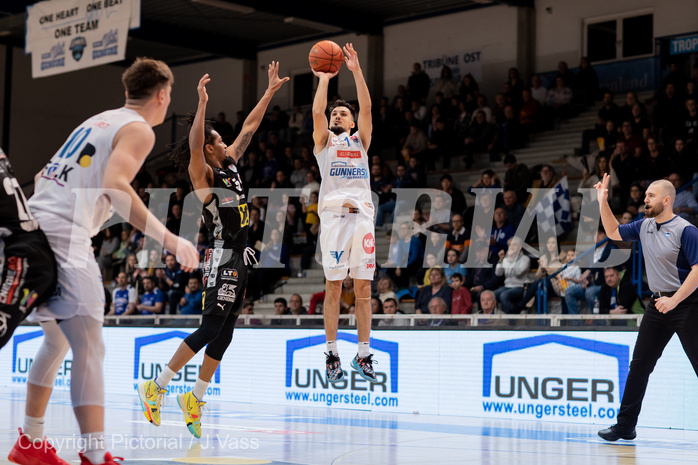 Basketball, win2day Basketball Superliga 2022/23, Grunddurchgang Runde 17, Oberwart Gunners, Flyers Wels, Derek Hanes (14)