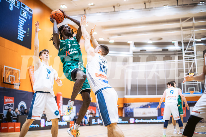 Basketball, Win2Day Superliga 2022/23, Grunddurchgang 17.Runde, Vienna Timberwolves, Kapfenberg Bulls, Jakob Lohr (12), Lesley Varner II  (21), Jakob Szkutta (10)