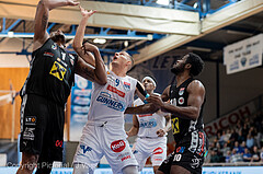Basketball, win2day Basketball Superliga 2022/23, Grunddurchgang Runde 17, Oberwart Gunners, Flyers Wels, Donovan Smith (1), Edi Patekar (9), Austen Awosika (10)