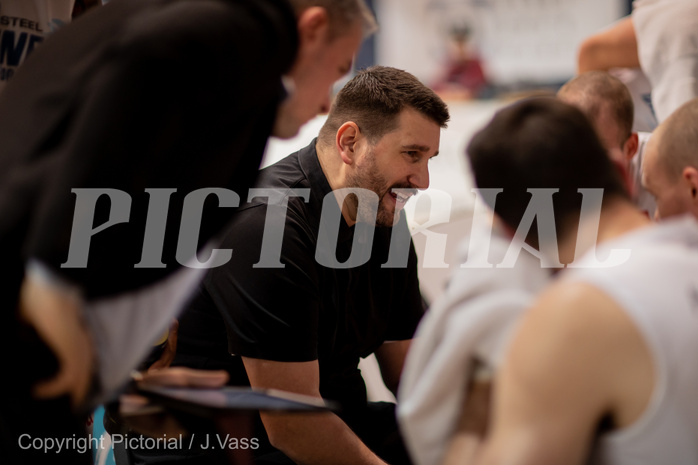 Basketball, win2day Basketball Superliga 2022/23, Grunddurchgang Runde 17, Oberwart Gunners, Flyers Wels, Horst Leitner (Coach)