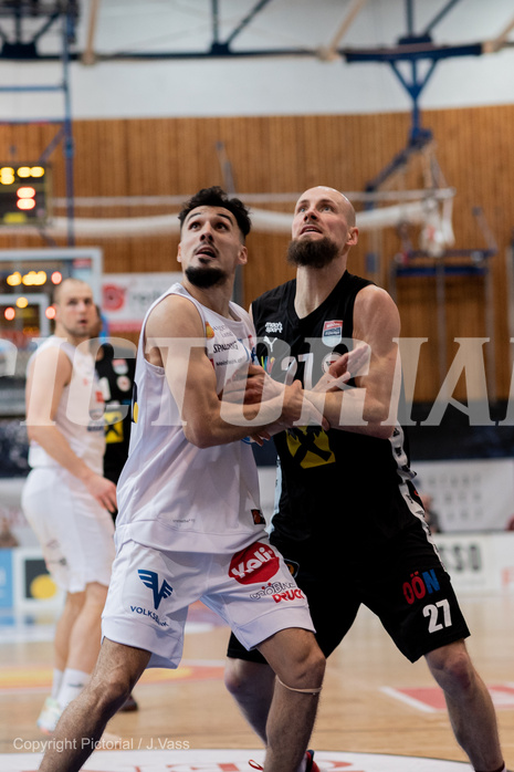 Basketball, win2day Basketball Superliga 2022/23, Grunddurchgang Runde 17, Oberwart Gunners, Flyers Wels, Derek Hanes (14), Christian von Fintel (27)
