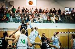 Basketball, Basketball Zweite Liga 2023/24, Grunddurchgang 4.Runde, Deutsch Wagram Alligators, Mattersburg Rocks, Corey Hallett (13), Marko Kolaric (30)
