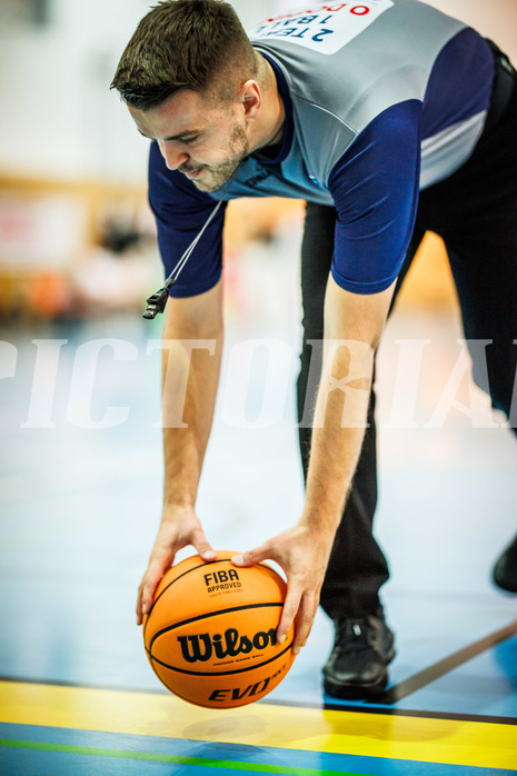 Basketball, Basketball Zweite Liga 2023/24, Grunddurchgang 4.Runde, Deutsch Wagram Alligators, Mattersburg Rocks, feature, Ball, Schiedsrichter