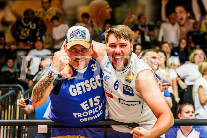 Basketball, win2day Basketball Superliga 2023/24, Finale Spiel 3, UBSC Graz, Oberwart Gunners, Celebrations
