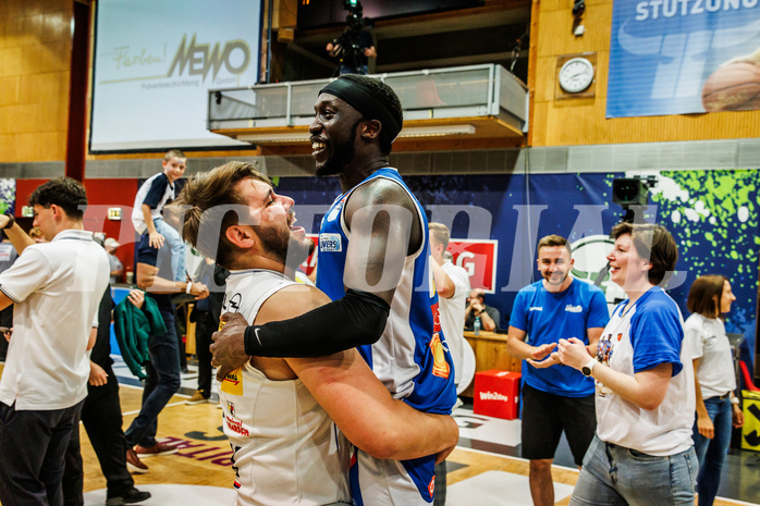 Basketball, win2day Basketball Superliga 2023/24, Finale Spiel 3, UBSC Graz, Oberwart Gunners, Celebrations