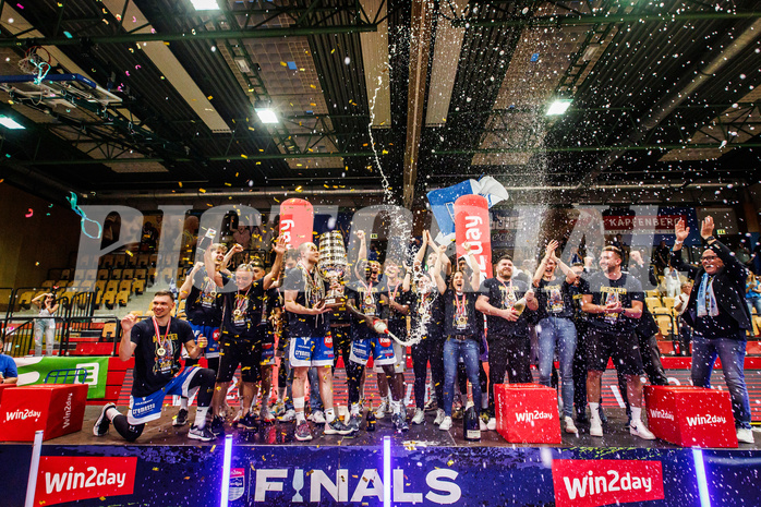 Basketball, win2day Basketball Superliga 2023/24, Finale Spiel 3, UBSC Graz, Oberwart Gunners, Meister 2023/24 Unger Steel Gunners Oberwart