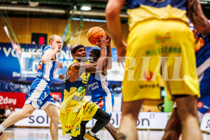 Basketball, win2day Basketball Superliga 2023/24, Finale Spiel 3, UBSC Graz, Oberwart Gunners, Jeremy Smith (4)