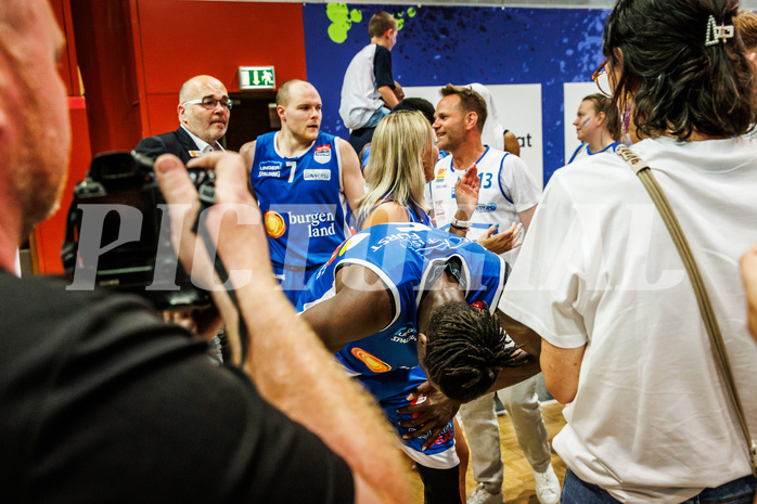Basketball, win2day Basketball Superliga 2023/24, Finale Spiel 3, UBSC Graz, Oberwart Gunners, Celebrations