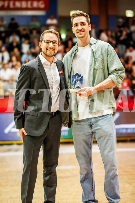 Basketball, win2day Basketball Superliga 2023/24, Finale Spiel 3, UBSC Graz, Oberwart Gunners, Defensive Player of The Year Benedikt Güttl