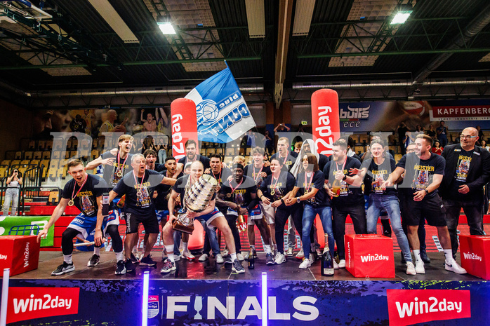 Basketball, win2day Basketball Superliga 2023/24, Finale Spiel 3, UBSC Graz, Oberwart Gunners, Meister 2023/24 Unger Steel Gunners Oberwart