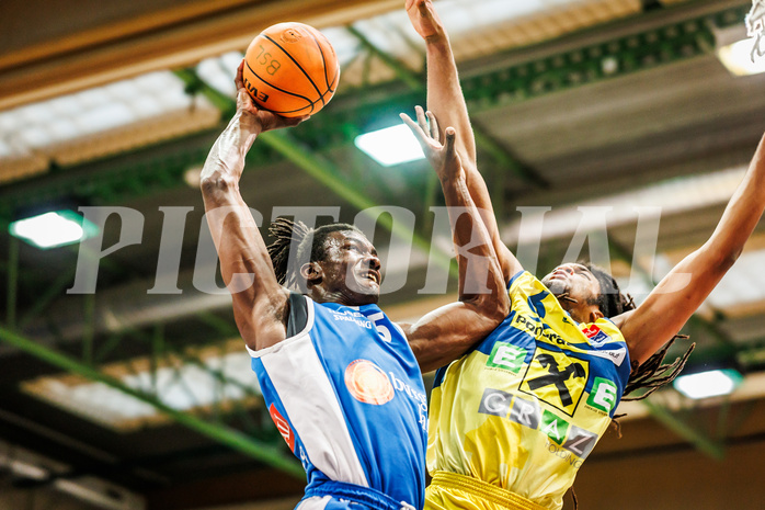 Basketball, win2day Basketball Superliga 2023/24, Finale Spiel 3, UBSC Graz, Oberwart Gunners, Shaquille Rombley (5)