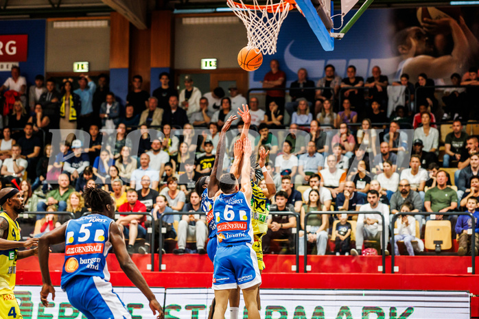 Basketball, win2day Basketball Superliga 2023/24, Finale Spiel 3, UBSC Graz, Oberwart Gunners, Zachery Deshon Cooks (3)
