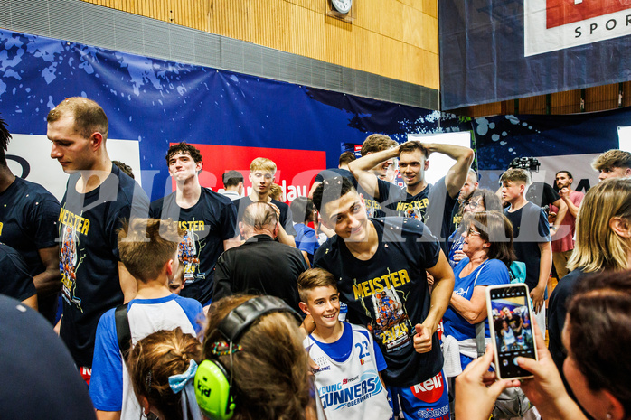 Basketball, win2day Basketball Superliga 2023/24, Finale Spiel 3, UBSC Graz, Oberwart Gunners, Celebrations