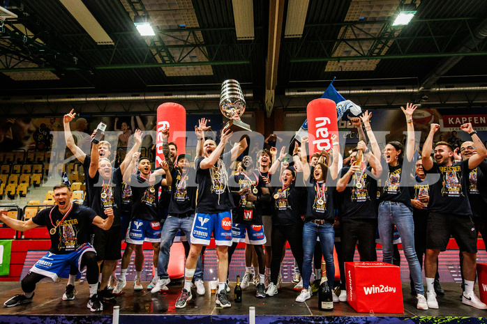 Basketball, win2day Basketball Superliga 2023/24, Finale Spiel 3, UBSC Graz, Oberwart Gunners, Meister 2023/24 Unger Steel Gunners Oberwart