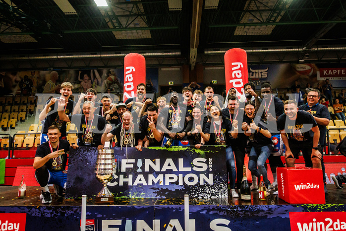 Basketball, win2day Basketball Superliga 2023/24, Finale Spiel 3, UBSC Graz, Oberwart Gunners, Meister 2023/24 Unger Steel Gunners Oberwart