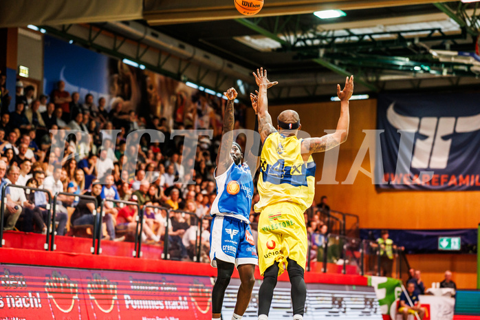 Basketball, win2day Basketball Superliga 2023/24, Finale Spiel 3, UBSC Graz, Oberwart Gunners, Munis Tutu (10)