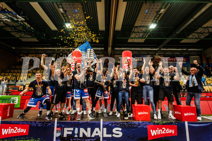 Basketball, win2day Basketball Superliga 2023/24, Finale Spiel 3, UBSC Graz, Oberwart Gunners, Meister 2023/24 Unger Steel Gunners Oberwart